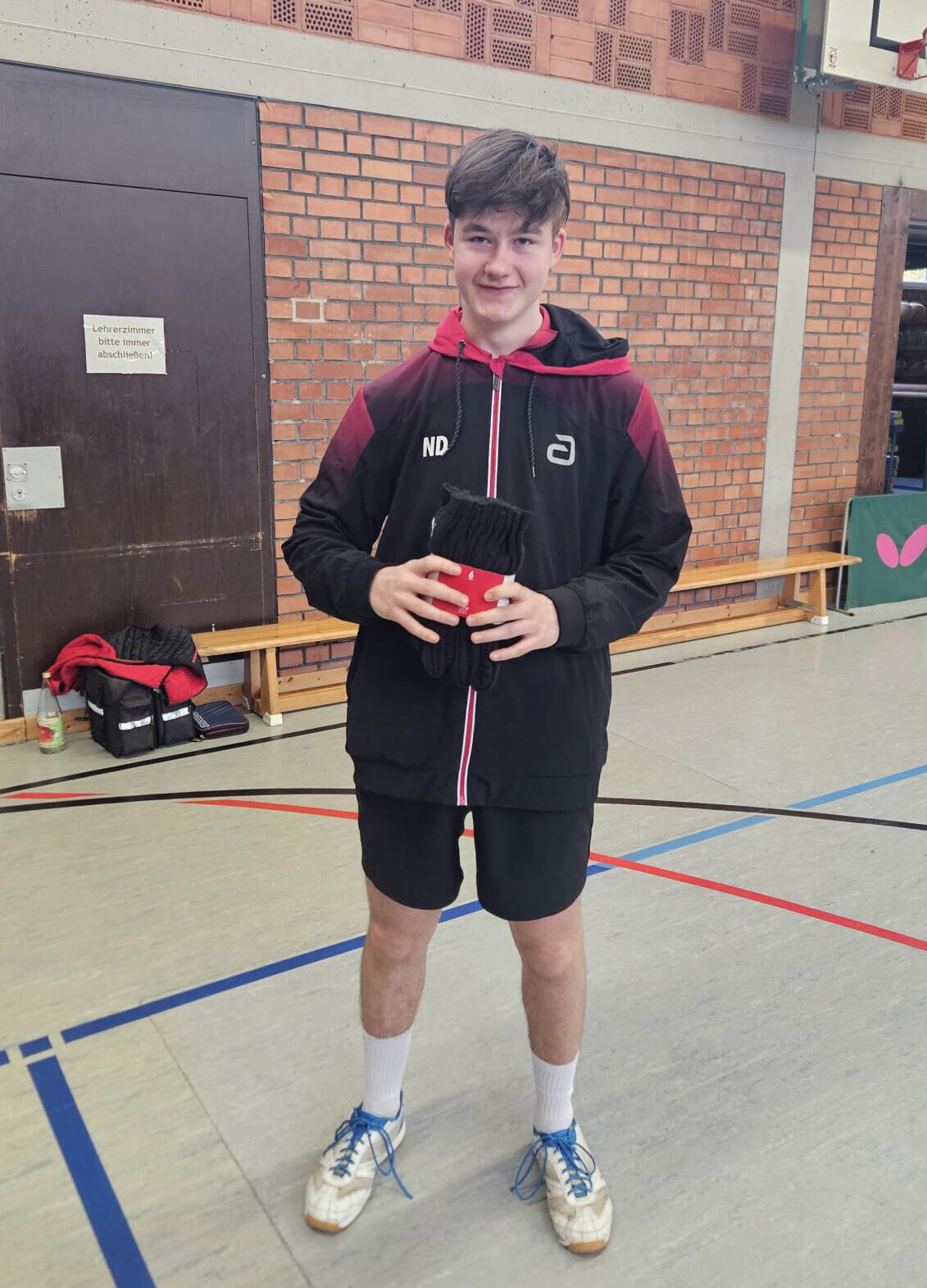 Nico Damson wurde das "Sixpack" Socken bereits feierlich überreicht.
