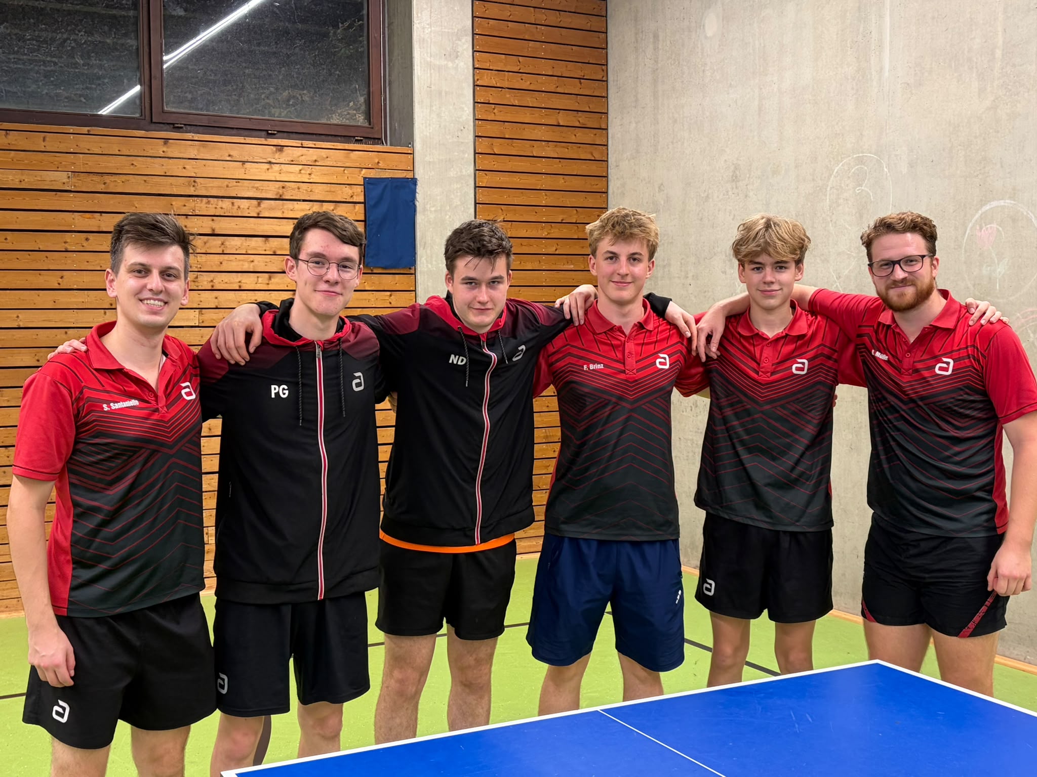 Mannschaftsfoto der Herren 1 Tischtennis-Spieler des TTV Feuerbach.